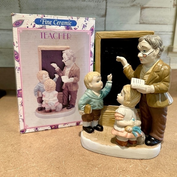 VINTAGE,CERAMIC TEACHER FIGURINE WITH KIDS AT CHALKBOARD. IN VERY GOOD CONDITION - Picture 1 of 7